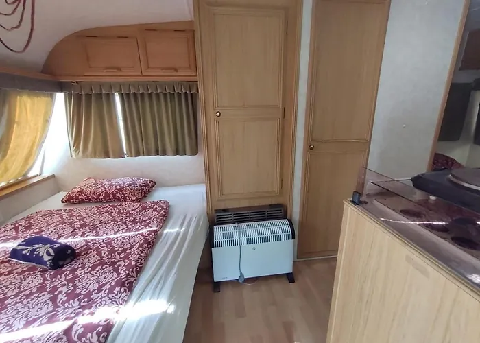 Karavan U Goldy 营地 Česká Skalice